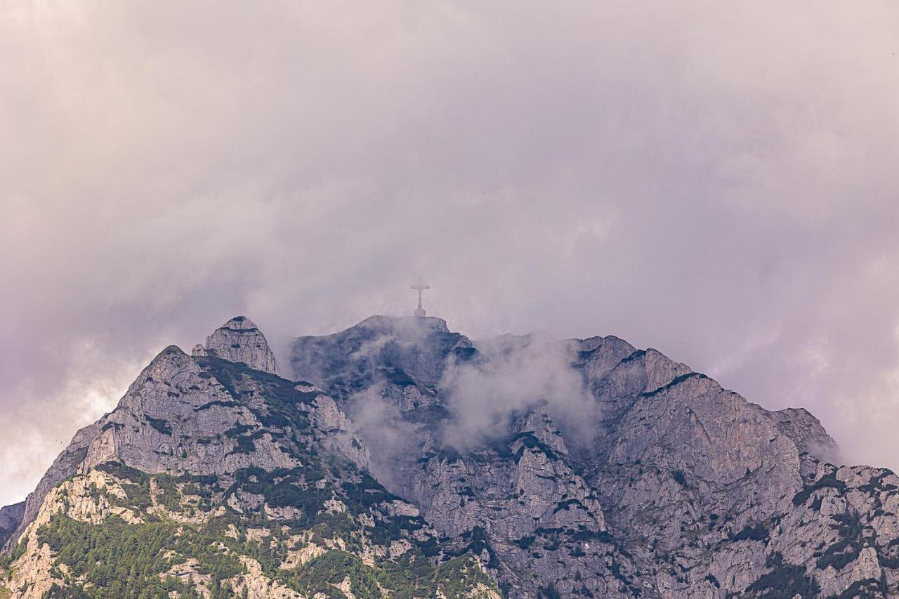 Pensiunea Montan Buşteni Buitenkant foto