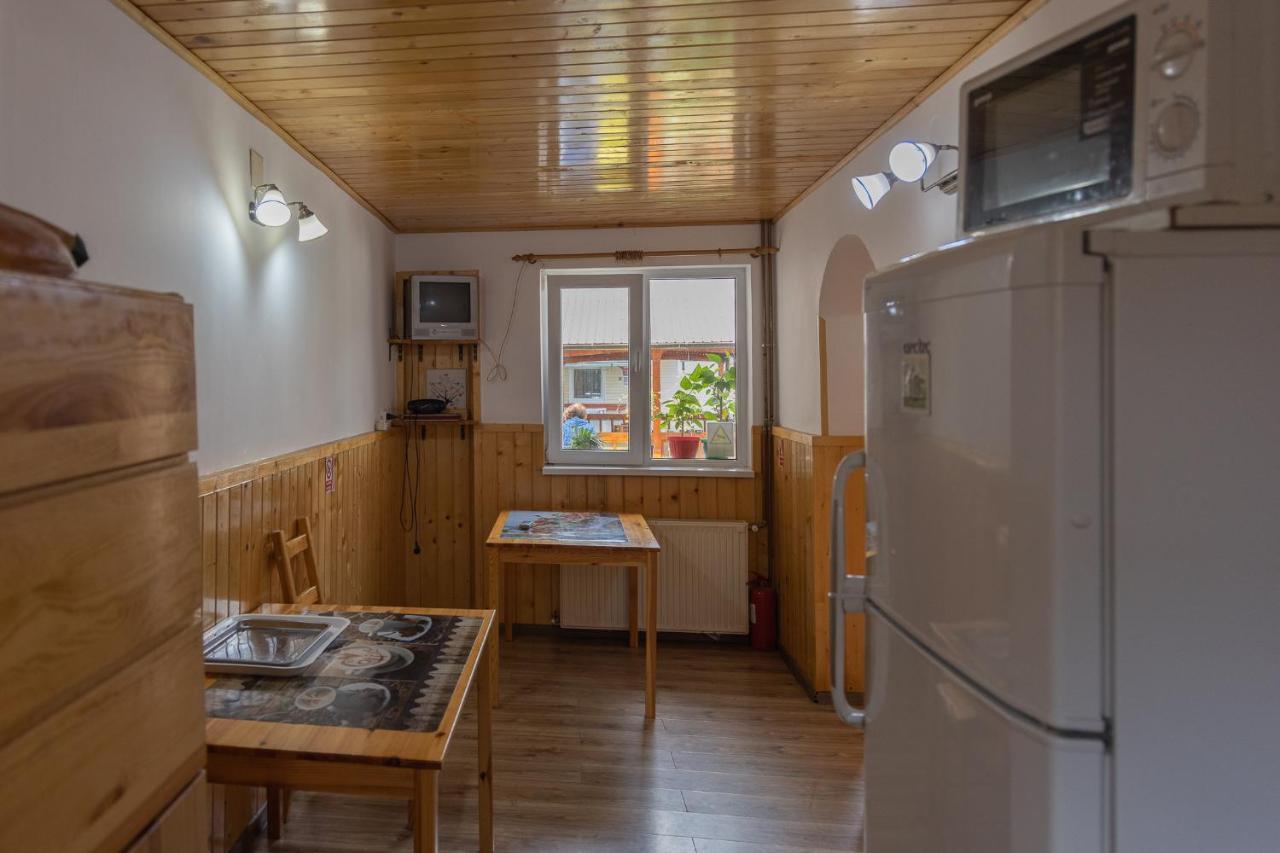 Pensiunea Montan Buşteni Buitenkant foto