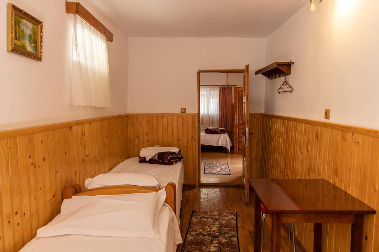 Pensiunea Montan Buşteni Buitenkant foto