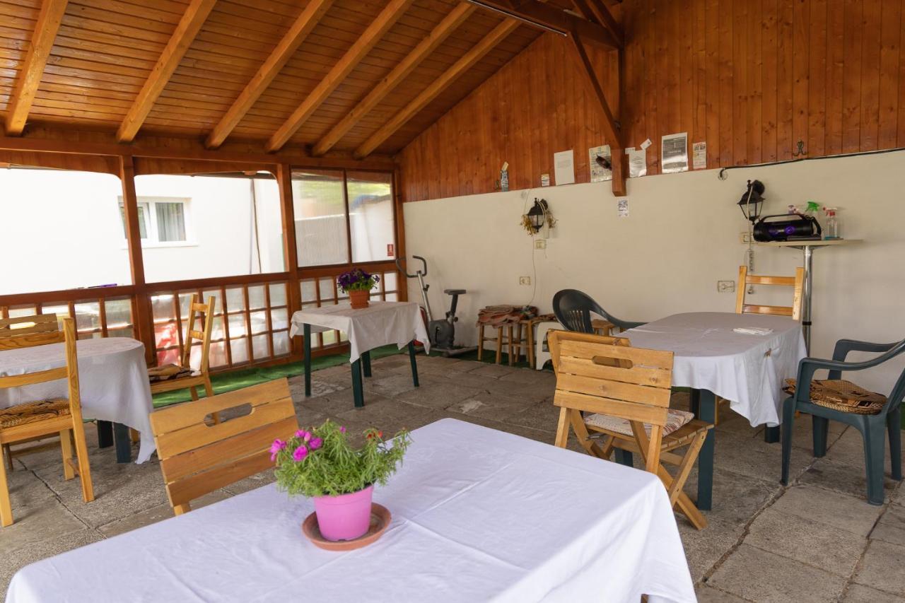 Pensiunea Montan Buşteni Buitenkant foto