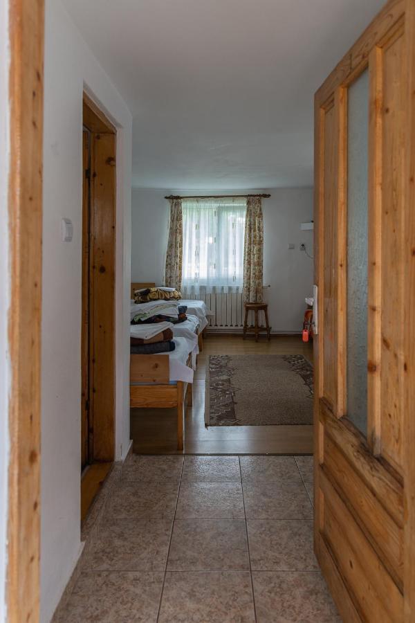 Pensiunea Montan Buşteni Buitenkant foto
