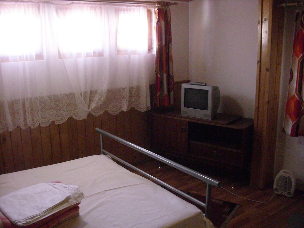 Pensiunea Montan Buşteni Kamer foto