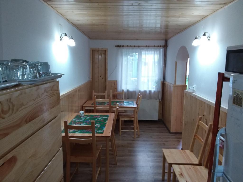 Pensiunea Montan Buşteni Buitenkant foto