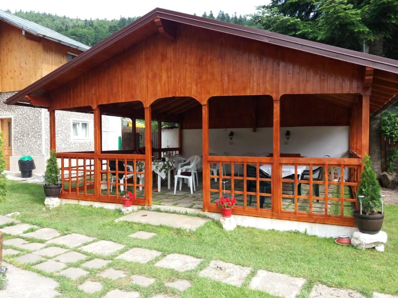 Pensiunea Montan Buşteni Buitenkant foto